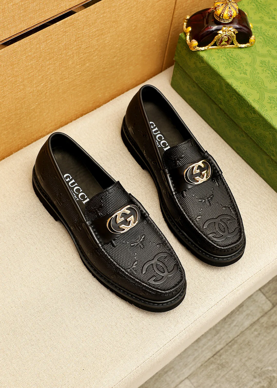 Men's shoes 💰520 💐 Product trademark: GUCCI "Gucci" casual leather shoes Regular size: 38-44 (45.46🉑️customized) Product materials: Selected imported first-layer calfskin embossed upper + classic hardware buckle, imported water-dyed cow leather lining. Strong three-dimensional visual effect, original outsole color: 1⃣️color optional